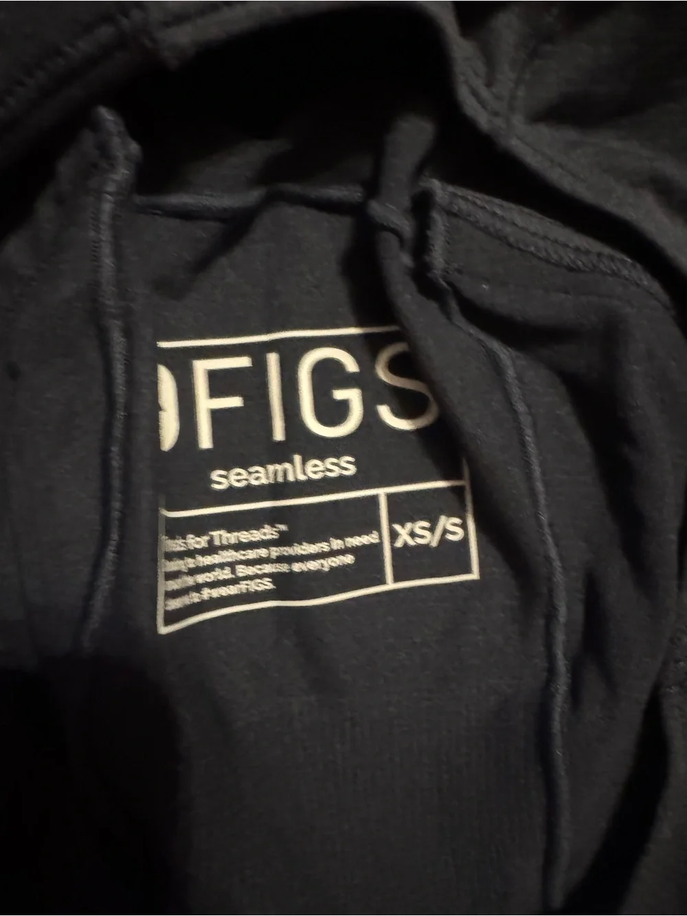 FIGS Women's Seamless Hijab in Navy - Picture 2 of 3